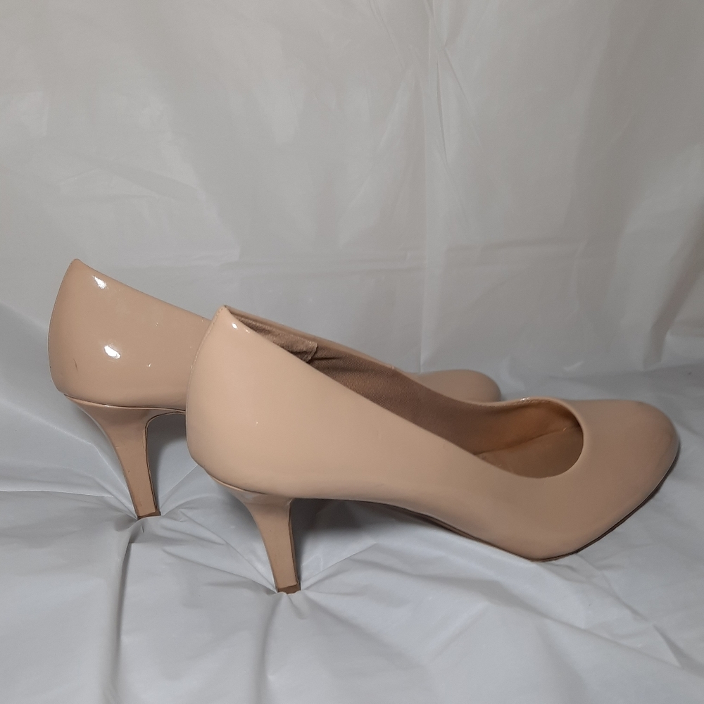 Nude Patent Faux Leather Pumps - Picture 3 of 5